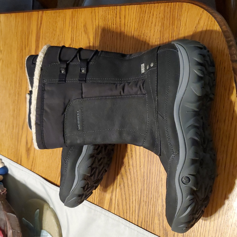 #SHOE17 Merrell  Black Snow Boots